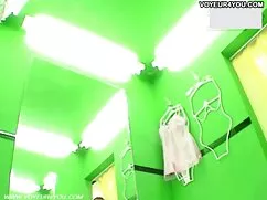 یک مرد به درگیری با  ...