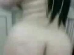 دختر لاغر در حیاط و  ...