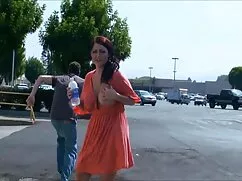 پزشک یک بیمار جوان ر ...