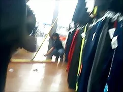 این مرد میدارد تا یک ...